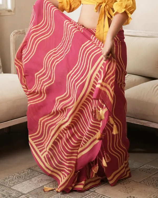 Pink_Cotton_Waves_H_Block_Printed_Mul_Saree_With_Tassels_For_Women